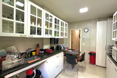 Apartamento à venda com 243m², 4 quartos e 1 vaga Apartamento à venda com 243m², 4 quartos e 1 vagaCozinha
