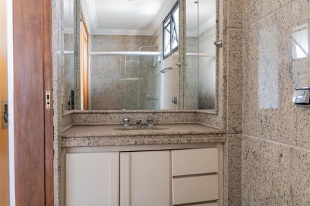 Apartamento para alugar com 388m², 3 quartos e 4 vagasBanheiro da Suíte 2