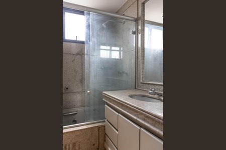 Apartamento para alugar com 388m², 3 quartos e 4 vagasBanheiro da Suíte 1