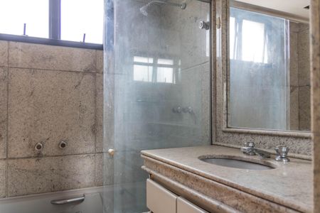 Apartamento para alugar com 388m², 3 quartos e 4 vagasBanheiro da Suíte 1