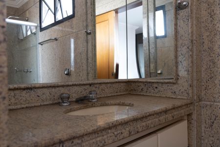 Apartamento para alugar com 388m², 3 quartos e 4 vagasBanheiro da Suíte 2