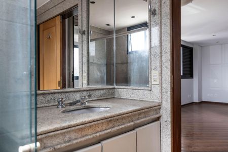 Apartamento para alugar com 388m², 3 quartos e 4 vagasBanheiro da Suíte 1