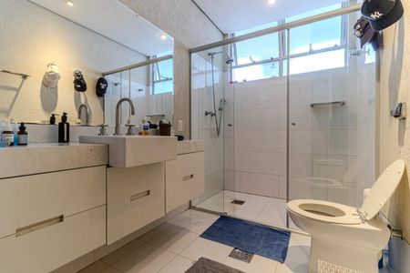 Apartamento à venda com 600m², 4 quartos e 3 vagas Apartamento à venda com 600m², 4 quartos e 3 vagasBanheiro Social 1