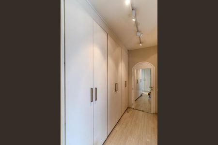 Apartamento à venda com 600m², 4 quartos e 3 vagas Apartamento à venda com 600m², 4 quartos e 3 vagasSuíte 2