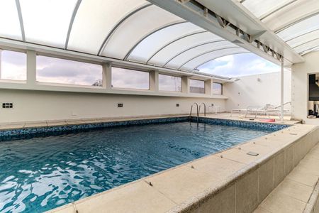 Apartamento à venda com 600m², 4 quartos e 3 vagas Apartamento à venda com 600m², 4 quartos e 3 vagasPiscina