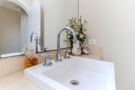 Apartamento à venda com 600m², 4 quartos e 3 vagas Apartamento à venda com 600m², 4 quartos e 3 vagasBanheiro Social 2