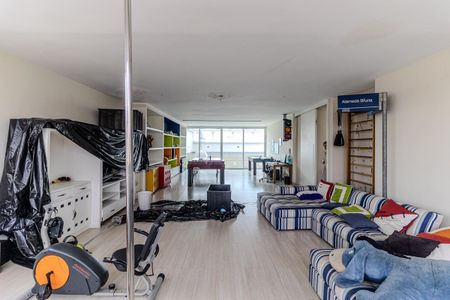 Apartamento à venda com 600m², 4 quartos e 3 vagas Apartamento à venda com 600m², 4 quartos e 3 vagasÁrea de jogos