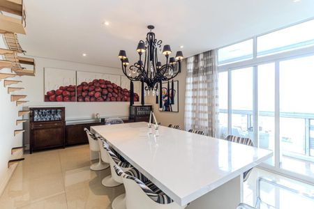 Apartamento à venda com 600m², 4 quartos e 3 vagas Apartamento à venda com 600m², 4 quartos e 3 vagasSala