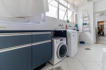 Apartamento à venda com 600m², 4 quartos e 3 vagas Apartamento à venda com 600m², 4 quartos e 3 vagasÁrea de Serviço