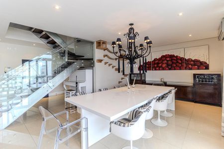 Apartamento à venda com 600m², 4 quartos e 3 vagas Apartamento à venda com 600m², 4 quartos e 3 vagasSala