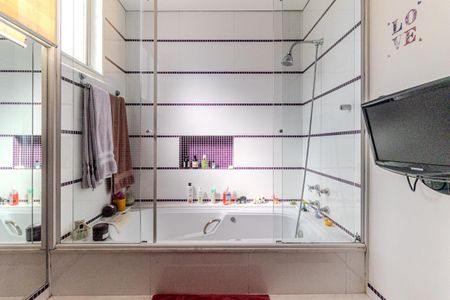 Apartamento à venda com 600m², 4 quartos e 3 vagas Apartamento à venda com 600m², 4 quartos e 3 vagasBanheiro da Suíte 2