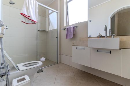 Apartamento à venda com 600m², 4 quartos e 3 vagas Apartamento à venda com 600m², 4 quartos e 3 vagasBanheiro Social 2