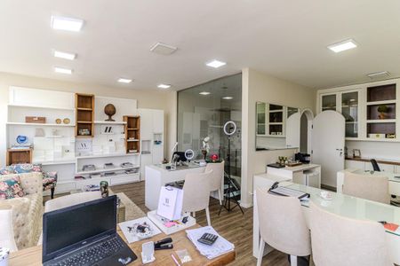 Apartamento à venda com 600m², 4 quartos e 3 vagas Apartamento à venda com 600m², 4 quartos e 3 vagasEscritório