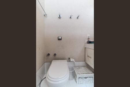 Apartamento à venda com 600m², 4 quartos e 3 vagas Apartamento à venda com 600m², 4 quartos e 3 vagasBanheiro da Suíte 1