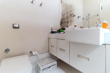 Apartamento à venda com 600m², 4 quartos e 3 vagas Apartamento à venda com 600m², 4 quartos e 3 vagasBanheiro da Suíte 1