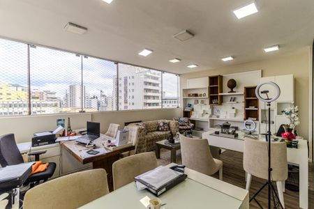 Apartamento à venda com 600m², 4 quartos e 3 vagas Apartamento à venda com 600m², 4 quartos e 3 vagasEscritório