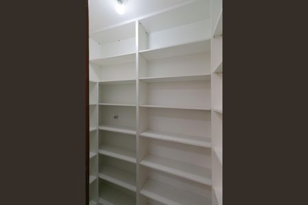 Apartamento à venda com 201m², 3 quartos e 2 vagas Apartamento à venda com 201m², 3 quartos e 2 vagasDespensa