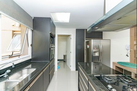 Apartamento à venda com 220m², 4 quartos e 4 vagas Apartamento à venda com 220m², 4 quartos e 4 vagasCozinha