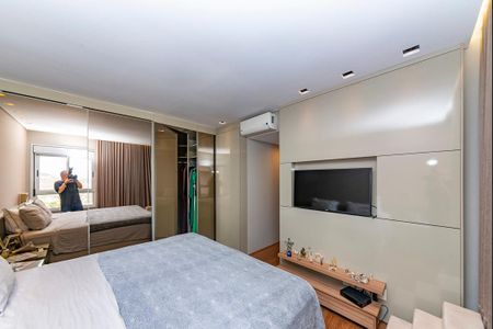 Apartamento à venda com 220m², 4 quartos e 4 vagas Apartamento à venda com 220m², 4 quartos e 4 vagasSuíte 1