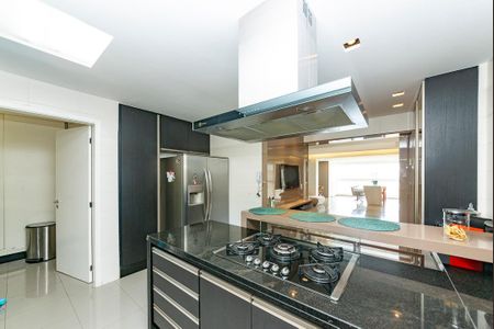 Apartamento à venda com 220m², 4 quartos e 4 vagas Apartamento à venda com 220m², 4 quartos e 4 vagasCozinha