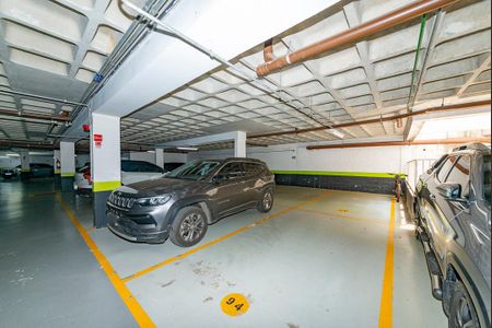 Apartamento à venda com 220m², 4 quartos e 4 vagas Apartamento à venda com 220m², 4 quartos e 4 vagasGaragem