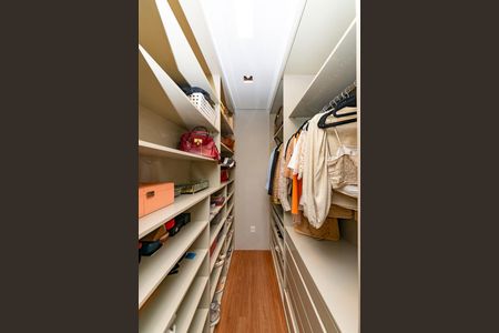 Apartamento à venda com 220m², 4 quartos e 4 vagas Apartamento à venda com 220m², 4 quartos e 4 vagasCloset da suíte 1