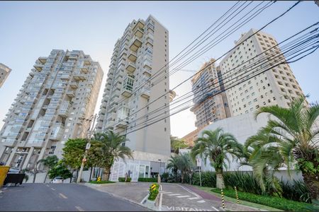 Apartamento à venda com 220m², 4 quartos e 4 vagas Apartamento à venda com 220m², 4 quartos e 4 vagasFachada