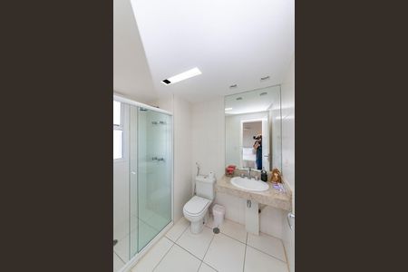 Apartamento à venda com 220m², 4 quartos e 4 vagas Apartamento à venda com 220m², 4 quartos e 4 vagasBanheiro da Suíte 4