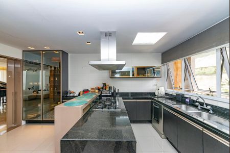 Apartamento à venda com 220m², 4 quartos e 4 vagas Apartamento à venda com 220m², 4 quartos e 4 vagasCozinha