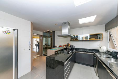 Apartamento à venda com 220m², 4 quartos e 4 vagas Apartamento à venda com 220m², 4 quartos e 4 vagasCozinha