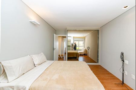 Apartamento à venda com 220m², 4 quartos e 4 vagas Apartamento à venda com 220m², 4 quartos e 4 vagasSuíte 3