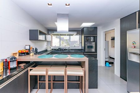 Apartamento à venda com 220m², 4 quartos e 4 vagas Apartamento à venda com 220m², 4 quartos e 4 vagasCozinha
