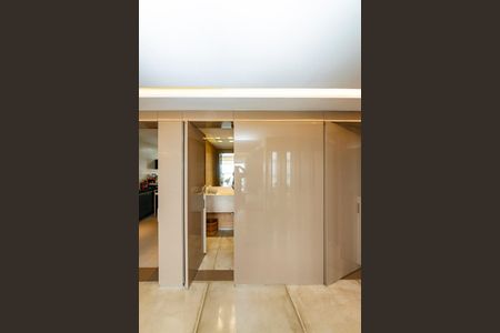 Apartamento à venda com 220m², 4 quartos e 4 vagas Apartamento à venda com 220m², 4 quartos e 4 vagasLavabo