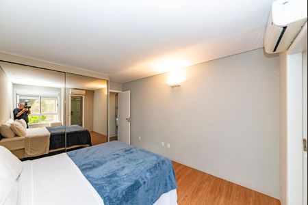 Apartamento à venda com 220m², 4 quartos e 4 vagas Apartamento à venda com 220m², 4 quartos e 4 vagasSuíte 2