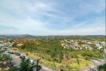 Apartamento à venda com 220m², 4 quartos e 4 vagas Apartamento à venda com 220m², 4 quartos e 4 vagasVaranda