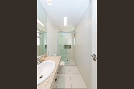 Apartamento à venda com 220m², 4 quartos e 4 vagas Apartamento à venda com 220m², 4 quartos e 4 vagasBanheiro da Suíte 2