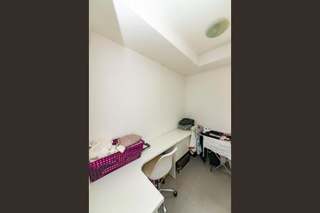 Apartamento à venda com 220m², 4 quartos e 4 vagas Apartamento à venda com 220m², 4 quartos e 4 vagasQuarto de Serviço