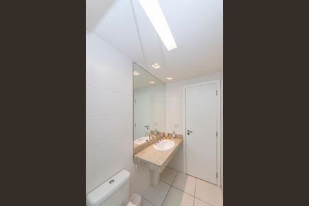 Apartamento à venda com 220m², 4 quartos e 4 vagas Apartamento à venda com 220m², 4 quartos e 4 vagasBanheiro da Suíte 3