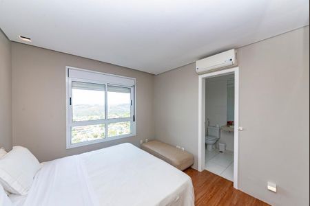 Apartamento à venda com 220m², 4 quartos e 4 vagas Apartamento à venda com 220m², 4 quartos e 4 vagasSuíte 4