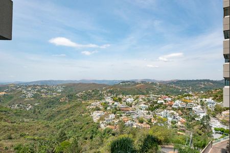 Apartamento à venda com 220m², 4 quartos e 4 vagas Apartamento à venda com 220m², 4 quartos e 4 vagasSuíte 4