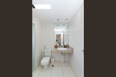 Apartamento à venda com 220m², 4 quartos e 4 vagas Apartamento à venda com 220m², 4 quartos e 4 vagasBanheiro da Suíte 4