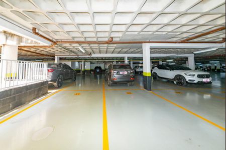 Apartamento à venda com 220m², 4 quartos e 4 vagas Apartamento à venda com 220m², 4 quartos e 4 vagasGaragem