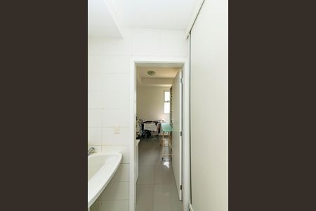 Apartamento à venda com 220m², 4 quartos e 4 vagas Apartamento à venda com 220m², 4 quartos e 4 vagasQuarto de Serviço