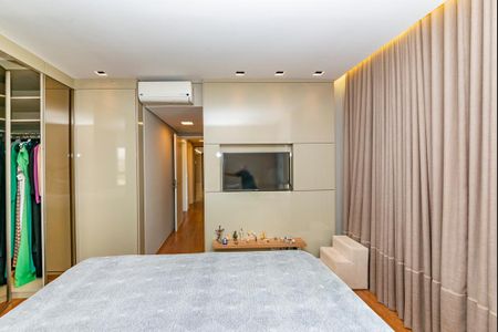 Apartamento à venda com 220m², 4 quartos e 4 vagas Apartamento à venda com 220m², 4 quartos e 4 vagasSuíte 1