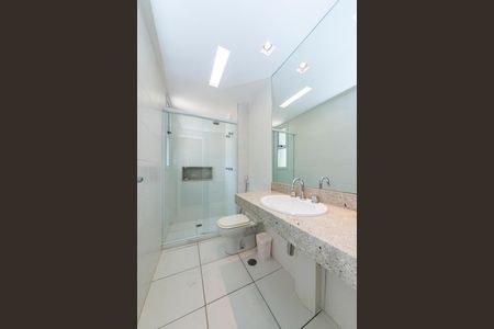 Apartamento à venda com 220m², 4 quartos e 4 vagas Apartamento à venda com 220m², 4 quartos e 4 vagasBanheiro da Suíte 3