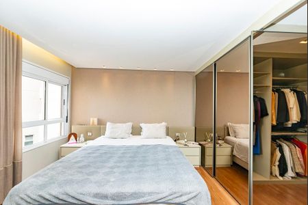 Apartamento à venda com 220m², 4 quartos e 4 vagas Apartamento à venda com 220m², 4 quartos e 4 vagasSuíte 1