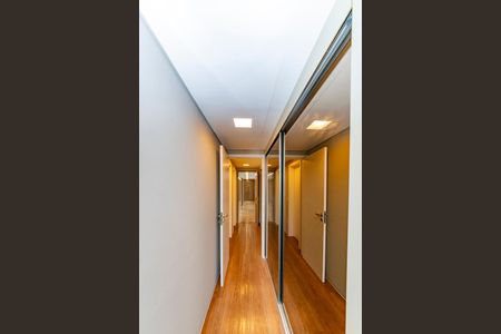 Apartamento à venda com 220m², 4 quartos e 4 vagas Apartamento à venda com 220m², 4 quartos e 4 vagasSuíte 1