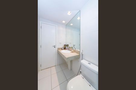 Apartamento à venda com 220m², 4 quartos e 4 vagas Apartamento à venda com 220m², 4 quartos e 4 vagasBanheiro da Suíte 2