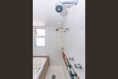 Apartamento à venda com 220m², 4 quartos e 4 vagas Apartamento à venda com 220m², 4 quartos e 4 vagasBanheiro da Suíte 1