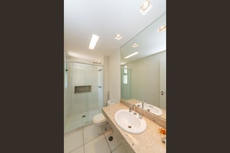 Apartamento à venda com 220m², 4 quartos e 4 vagas Apartamento à venda com 220m², 4 quartos e 4 vagasBanheiro da Suíte 3